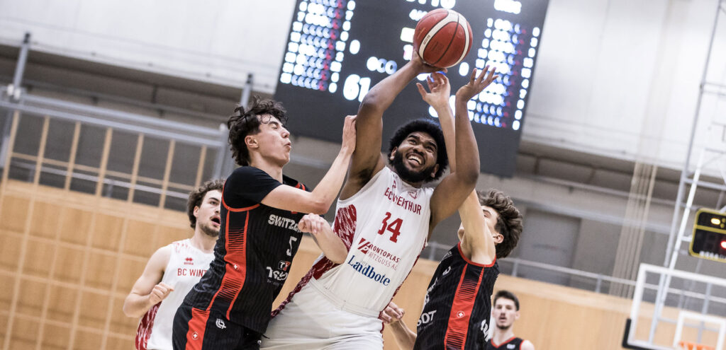 Doppelheimspiel am Sonntag in Neuhegi